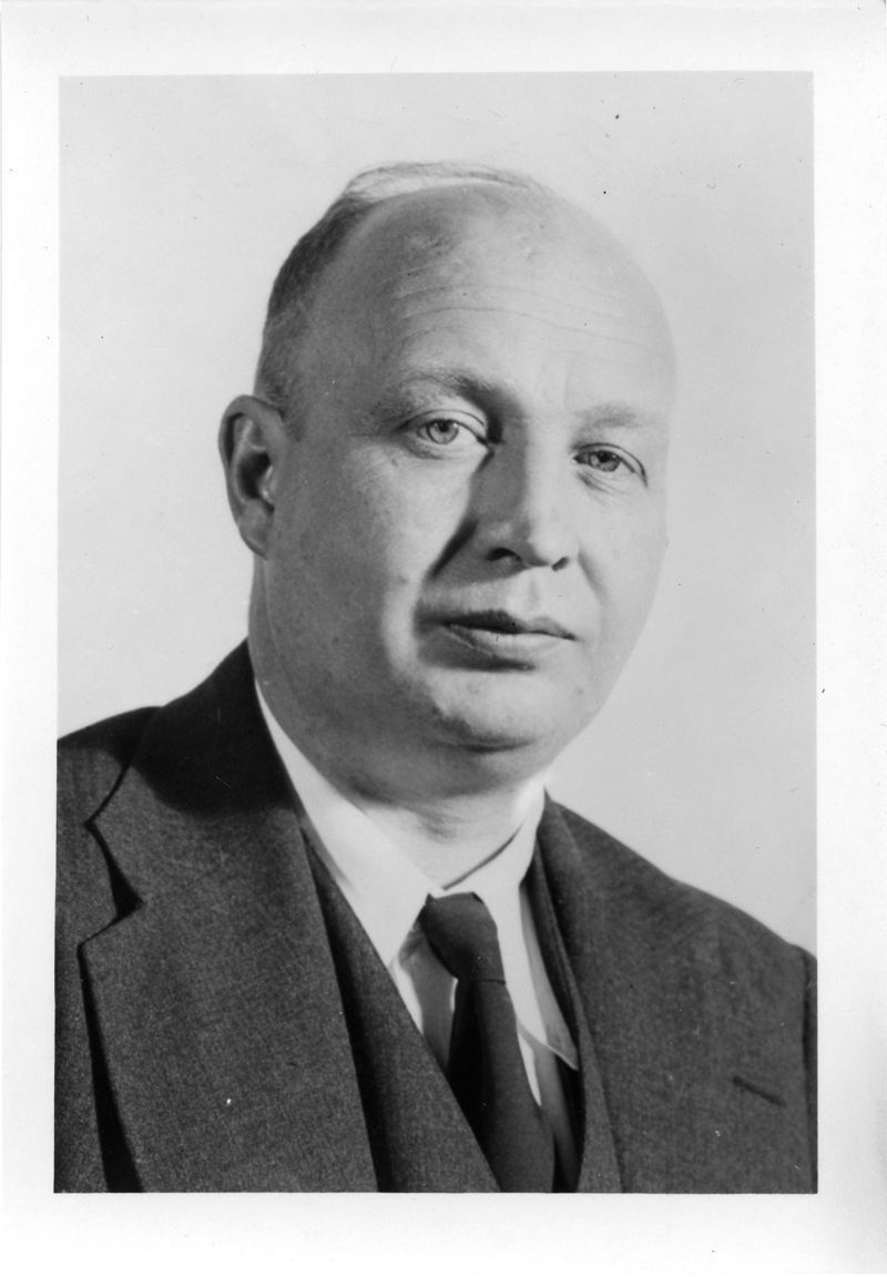 Headshot of W. Stewart MacNutt